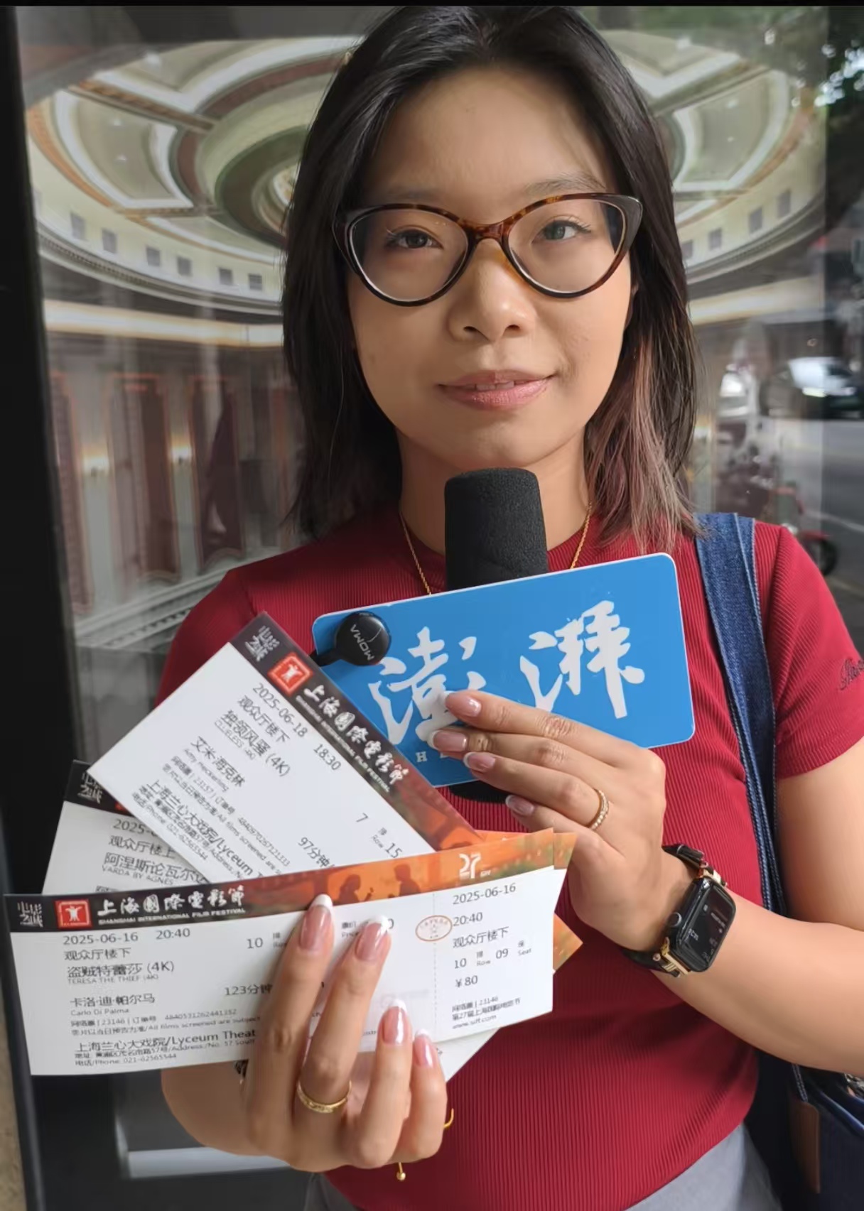 “路过”兰心大戏院的影迷娜娜