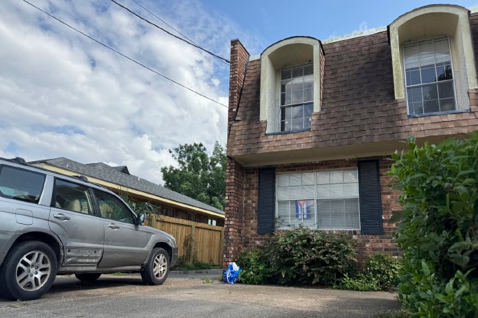 美越狱犯边逃边发小视频