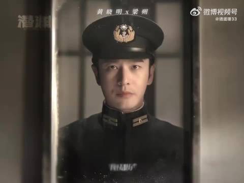 他演的角色转身瞬间就让人寒毛直竖，记忆碎片里另一个 “自己” 到底是谁？