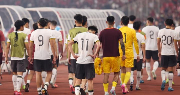 东体谈国足错觉：内部过早乐观出线形势、想用进攻掩盖防守"降档"