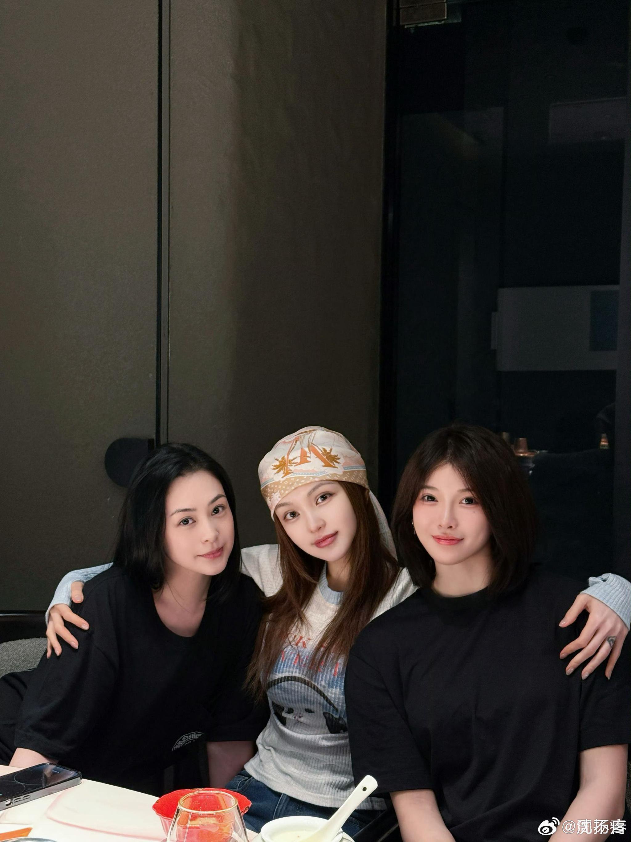 嗯？喜欢的美女们跨界联动了，果然优秀的女生会互相吸引