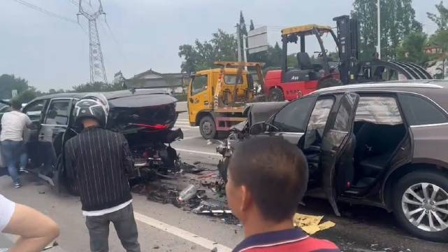 SUV和MPV碰撞事故，MPV一直都是完败，这跟车型结构关系很大！