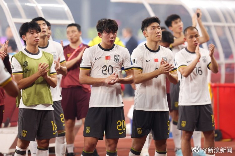 国足对阵巴林首发6处调整