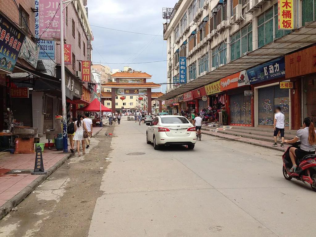 广州市白云区龙归街道南岭村,一个因“发钱催婚”而备受关注的村落 / 刘冰(来源:Wikimedia Commons)