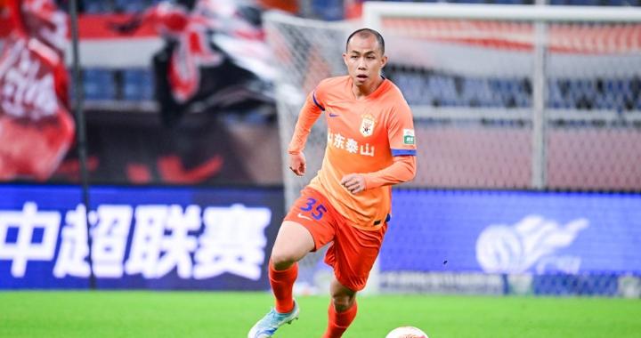 记者谈国足首发：黄政宇单后腰考验不小 塞鸟的位置定位是个看点