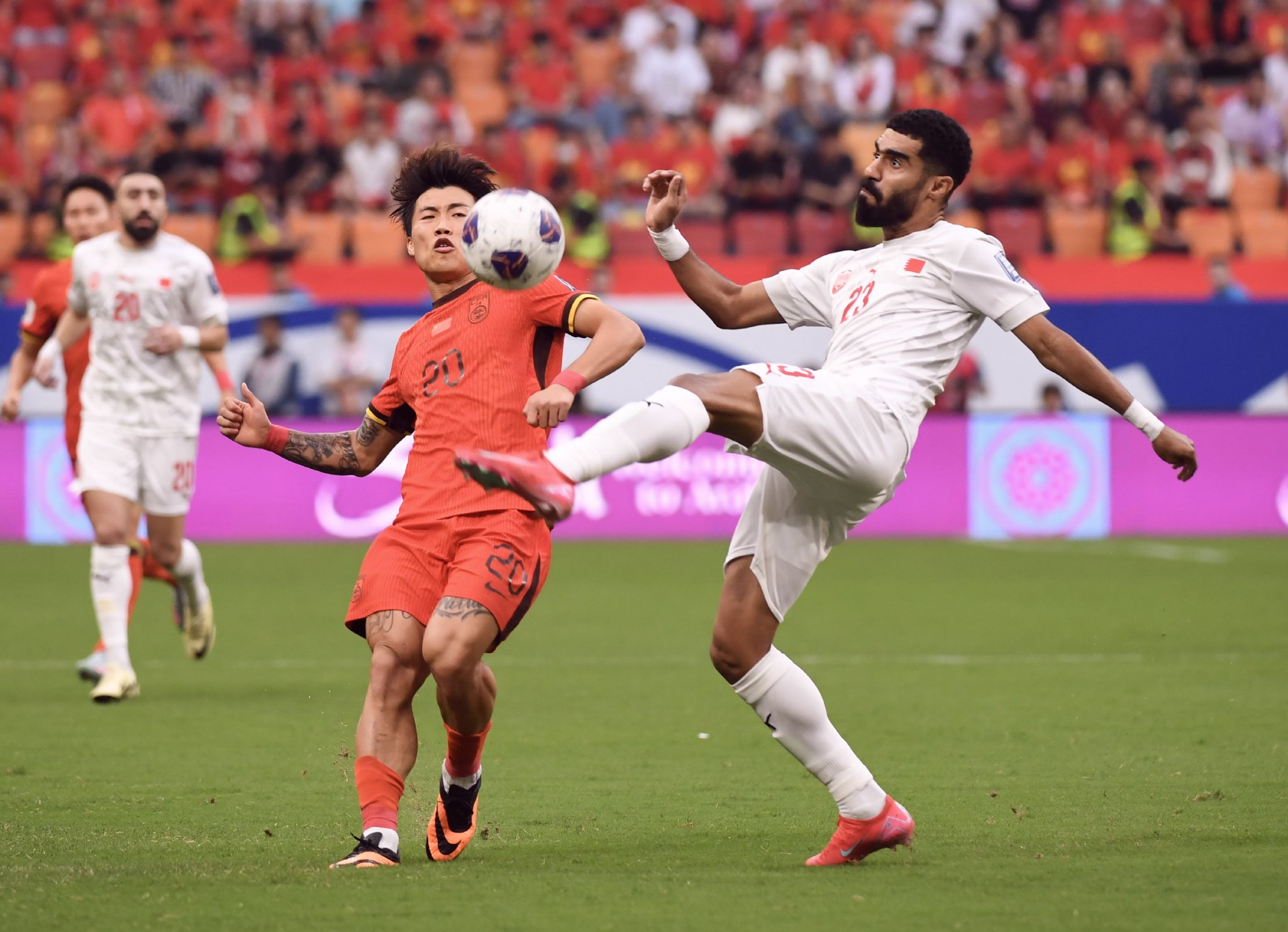 （体育）（13）足球——世预赛：中国队对阵巴林队