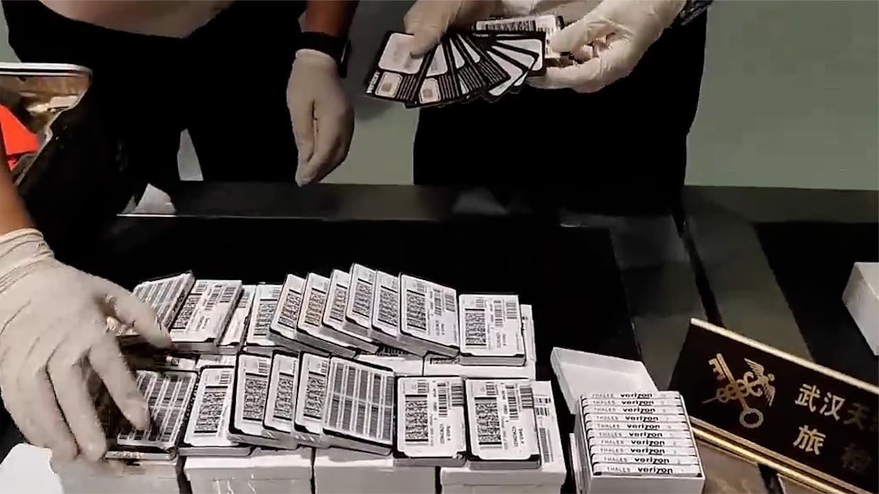 携1900张境外电话卡入境