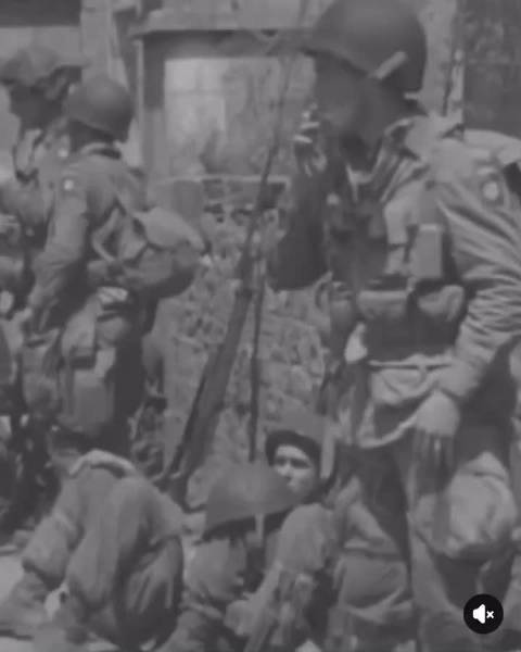 二战时期的美国军队（诺曼底登陆战后）…… 配乐为《兄弟连》的主题曲