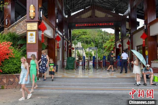 6月12日,今年第1号台风“蝴蝶”逐渐逼近,三亚鹿回头风景区已暂停营业。 中新网记者 骆云飞 摄