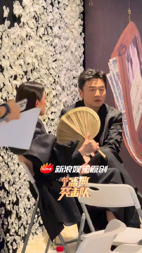 宋佳、雷佳音微博电影之夜红毯 后台热聊，《人世间》姐弟同框啦，圆满！