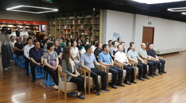 活动现场。(鄂尔多斯市新华书店供图)