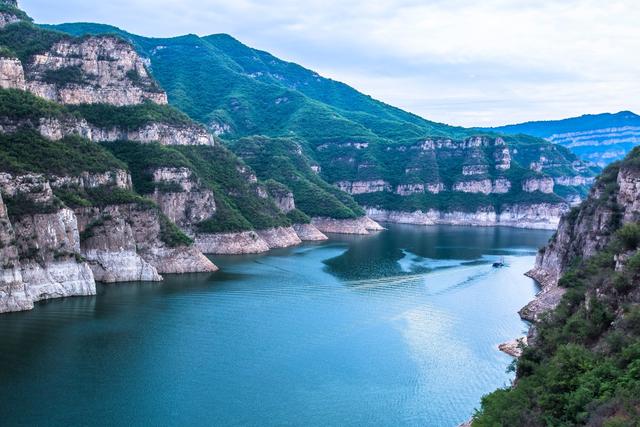 河南济源黄河三峡景区,群峰竞秀,山水交融,是小浪底的精华所在