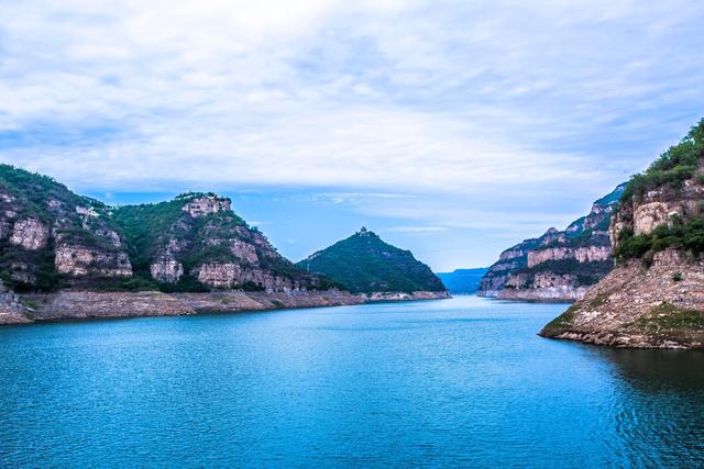 河南济源黄河三峡景区,群峰竞秀,山水交融,是小浪底的精华所在