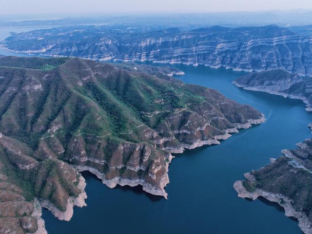 河南济源黄河三峡景区,群峰竞秀,山水交融,是小浪底的精华所在