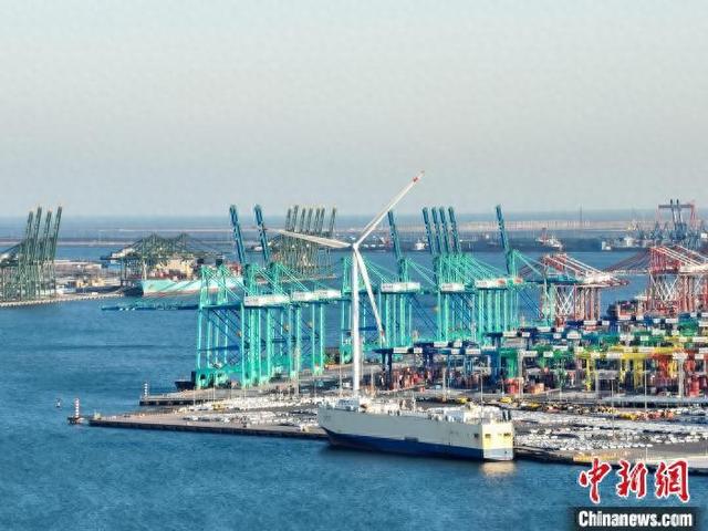 图为天津港第二集装箱码头。(天津港集团供图)