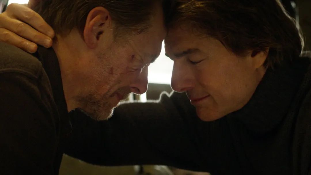 老头子自虐式拍打戏，祭出了娱乐圈最后的排面