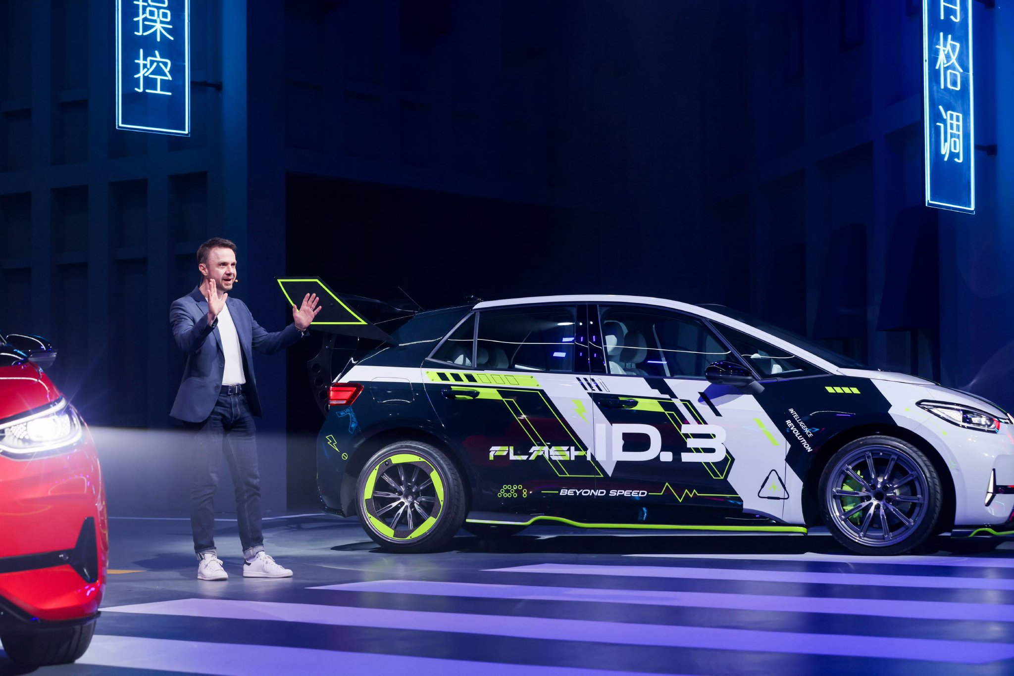 被大众ID3官改概念车惊艳到了！黑白主调车身搭配荧光绿点缀，机甲风拉满