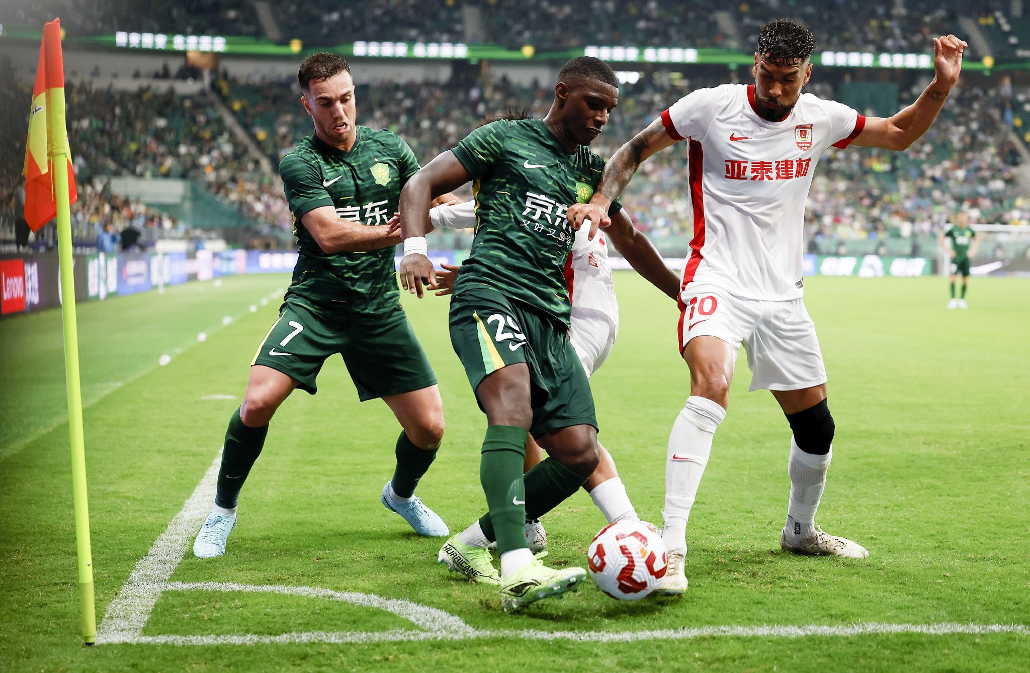 （体育）（8）足球——中超：北京国安胜长春亚泰
