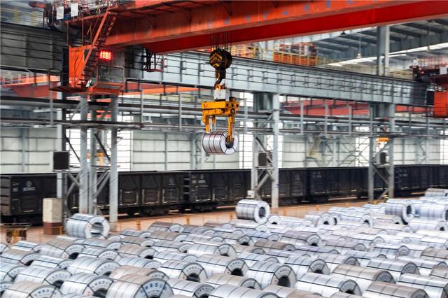 包钢股份稀土钢板材成品库。（资料图）