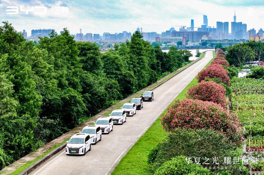 谁说MPV只能坐后排？比亚迪夏给了全家出游的底气