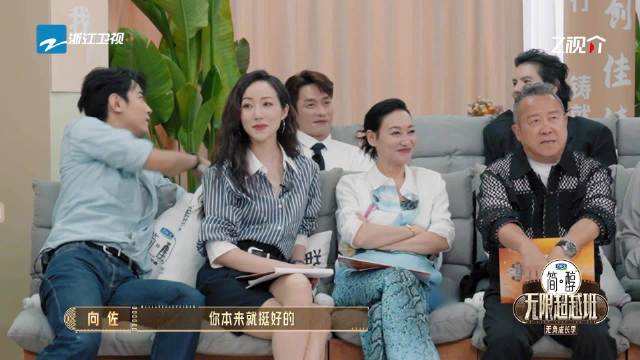 演完爱情戏后，回观看室的第一件事就是找@向佐JackyHeung 求认证：阿佐，我怎么样？