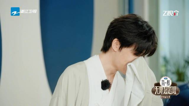 郝蕾肯定余宇涵表演进步，赞其释放天性