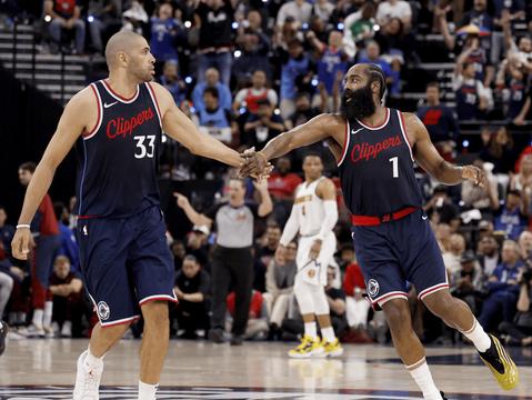 快船确定续约两人，老将季后赛大放异彩，他确实应该留住