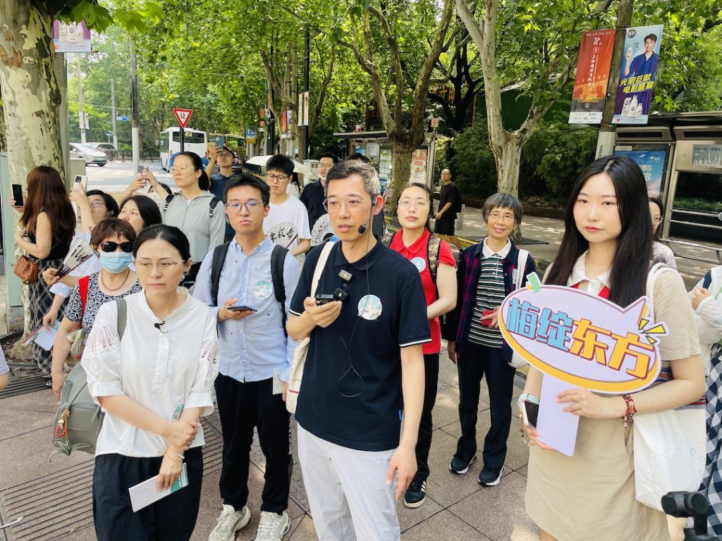 “梅绽东方”梅兰芳文物主题游径city walk现场