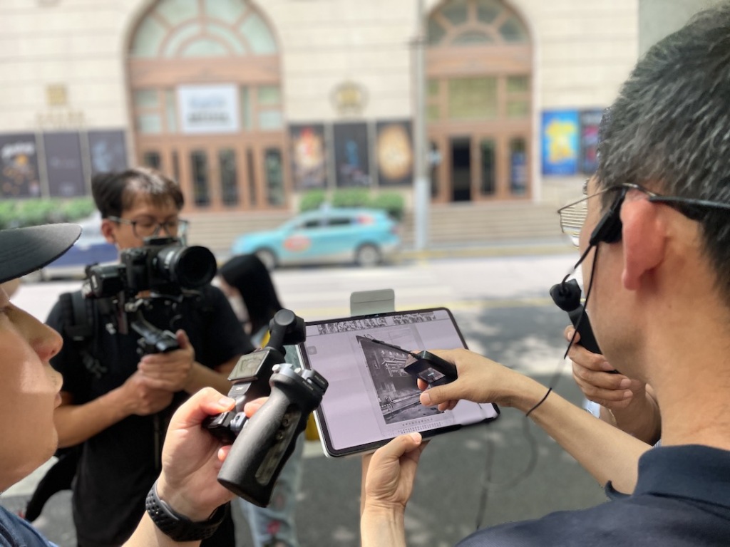 “梅绽东方”梅兰芳文物主题游径city walk现场