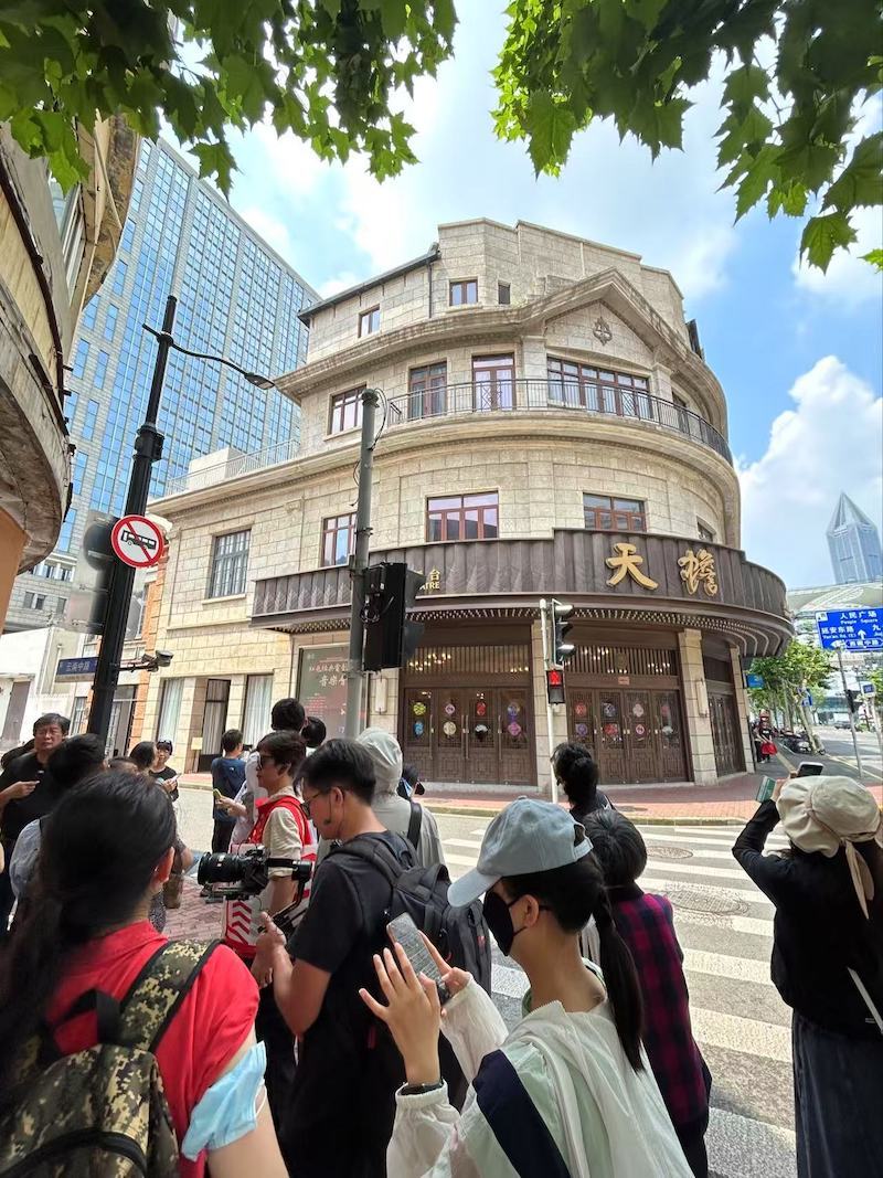 “梅绽东方”梅兰芳文物主题游径city walk现场