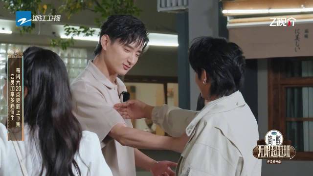 丁真合照遭于小彤捣乱告状导演组