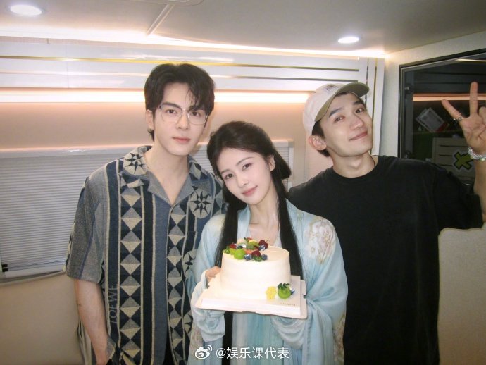 曾舜晞梁永棋兑现承诺探班白鹿