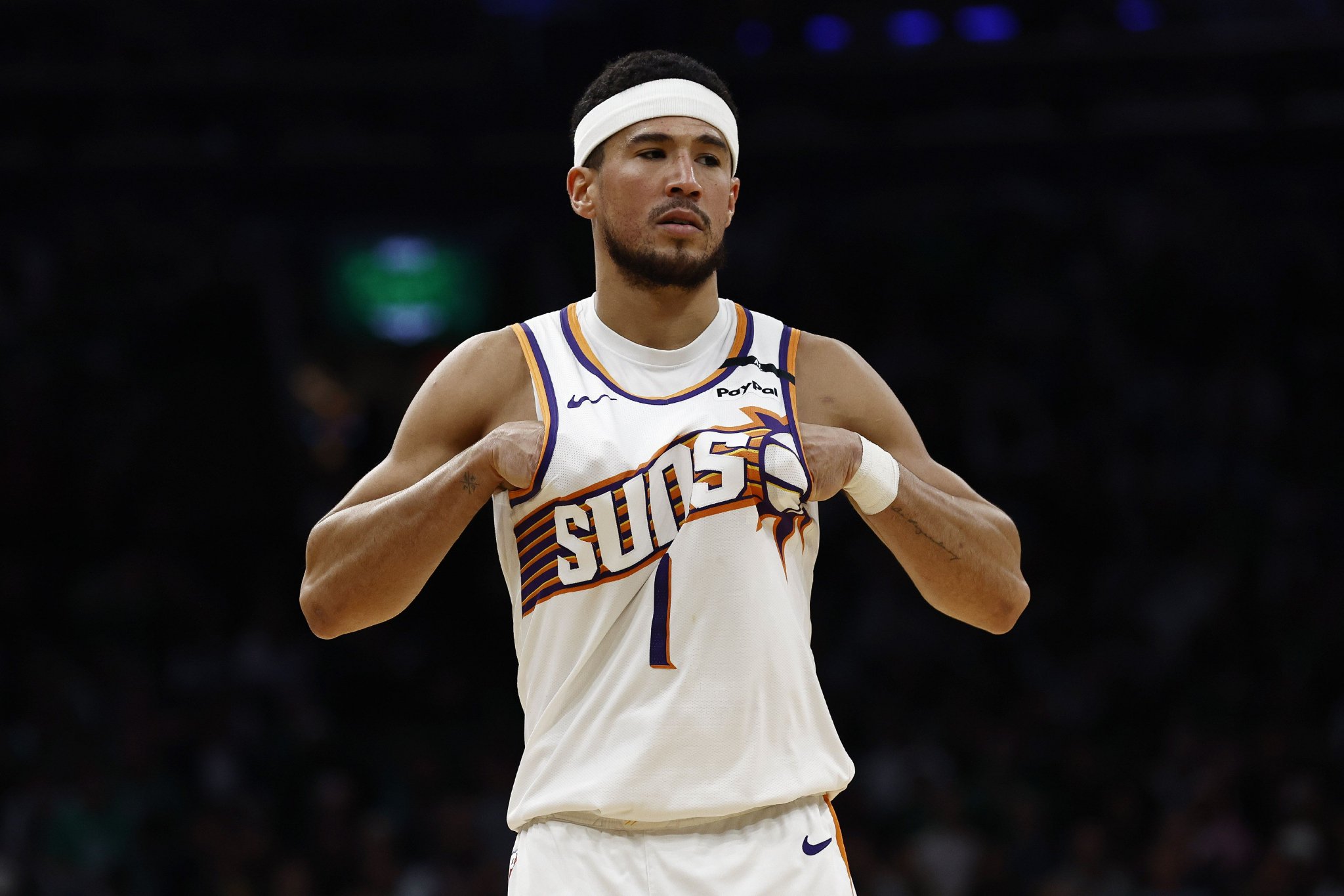 NBA直播布克上演极致单打秀末节连得12分率队闯入西部决赛