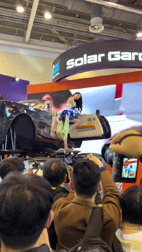 男生热衷车展现象引关注