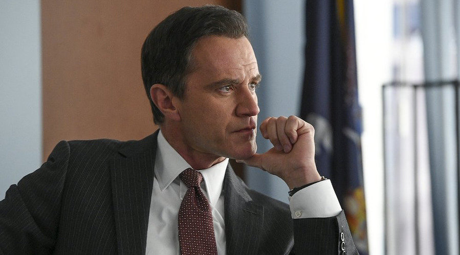 高分悬疑犯罪美剧《妙警贼探 猫鼠游戏》63