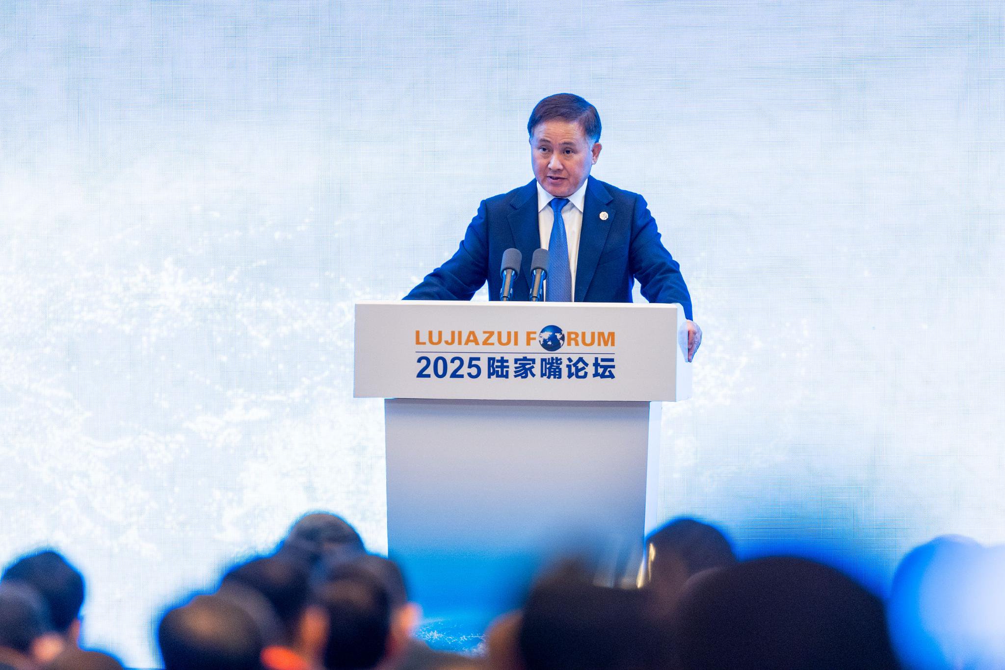 (中国人民银行行长潘功胜。摄影记者 吴军)