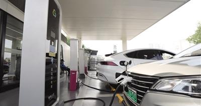 超充+<em>换电</em> 新能源<em>汽车</em>补能“双轨并行”