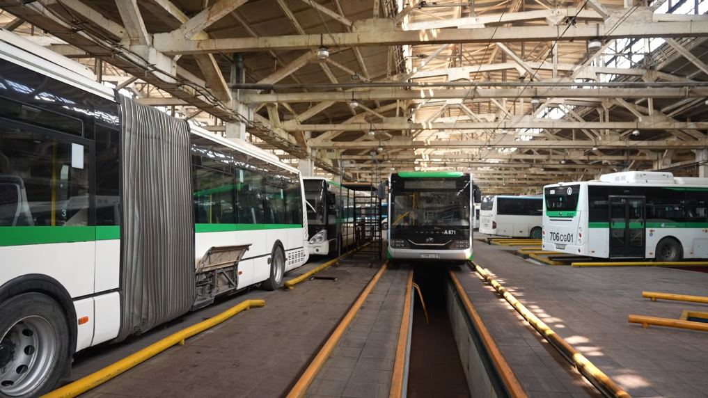 一辆中国电动巴士在阿斯塔纳的“绿色生活”