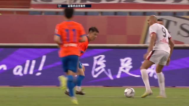 足协杯黄政宇手球送点，周定洋破门助成都3-1泰山