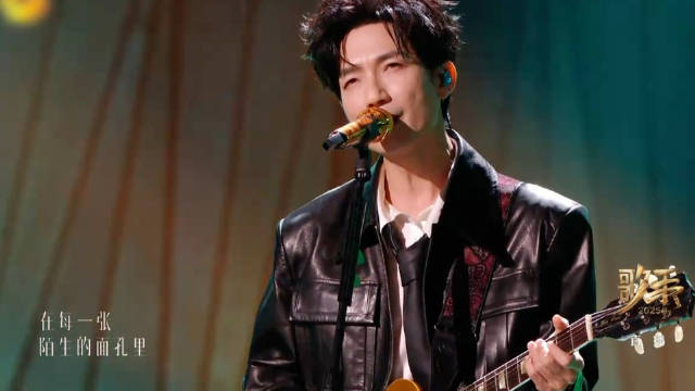 陈楚生直播献唱《未来的主人翁》，摇滚嗓音引爆全场