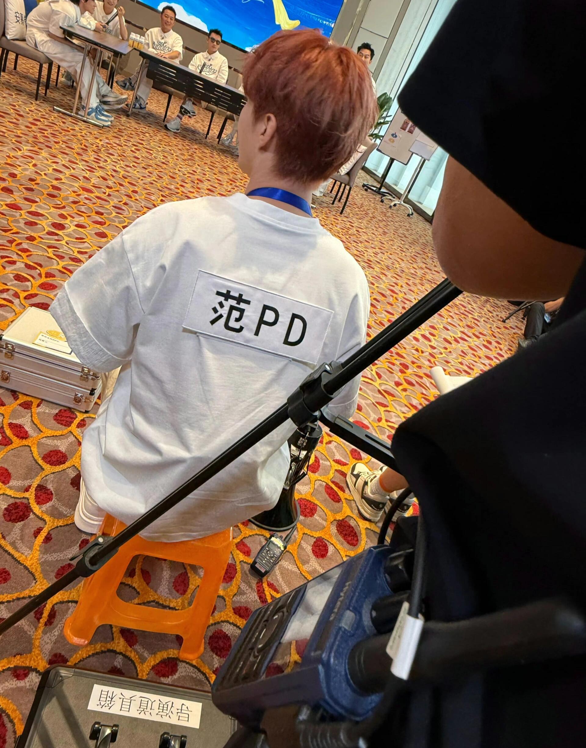 范丞丞接替姚译添出任奔跑吧导演