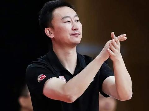 刘维伟已续约青岛，球队给足信任！杨瀚森若选中，内线压力递增！