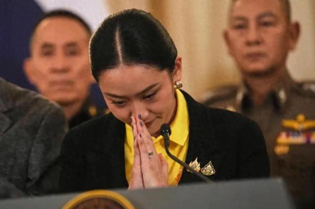 面临罢免的泰国总理佩通坦何去何从?