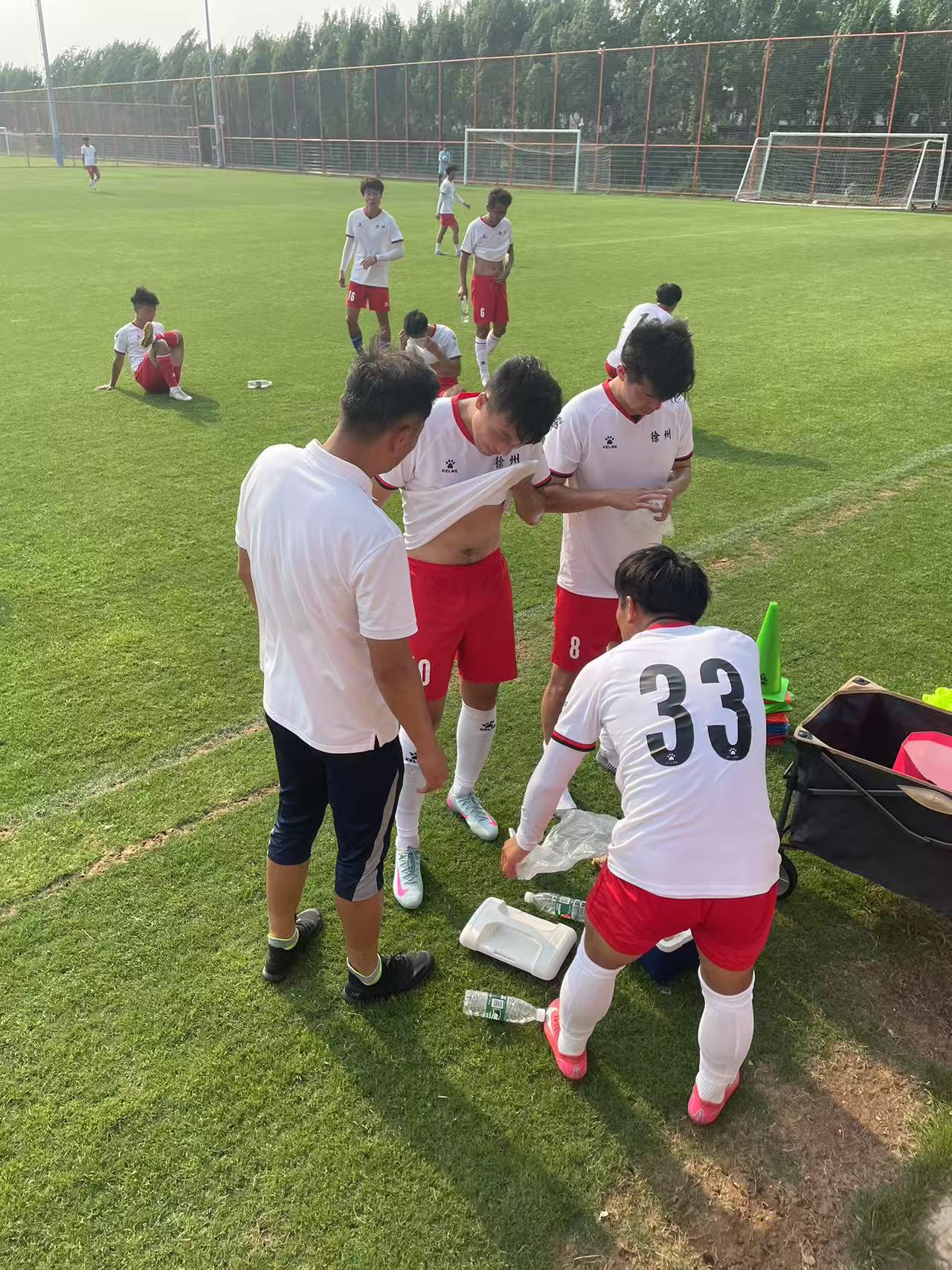6月9日,徐州隊在魯能足校訓練。新京報記者 隋坤 攝