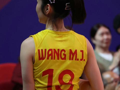 女排3-1日本四爆点太关键！吴梦洁连爆成大腿，3老将托底太稳了！