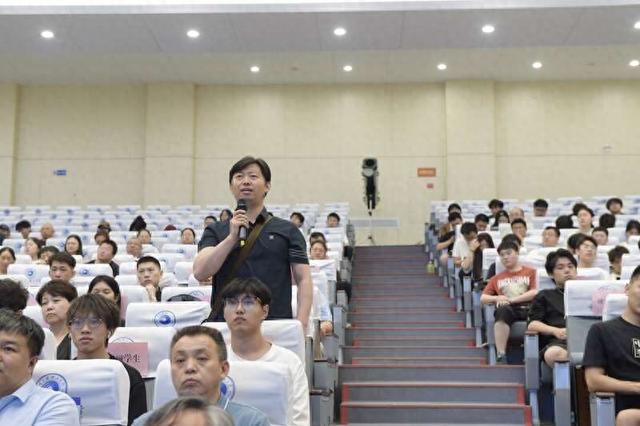 交流环节。哈尔滨理工大学供图