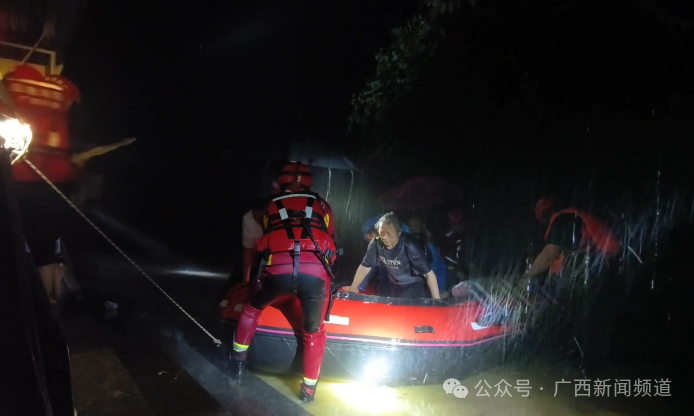 暴雨来袭!广西多地出现严重积水内涝,桂北持续强降雨