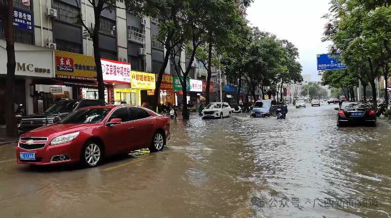 暴雨来袭!广西多地出现严重积水内涝,桂北持续强降雨