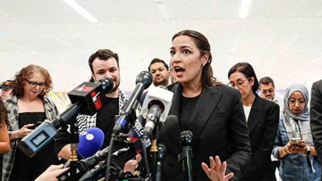 纽约州民主党籍众议员亚历山德里娅·奥卡西奥-科尔特斯 资料图