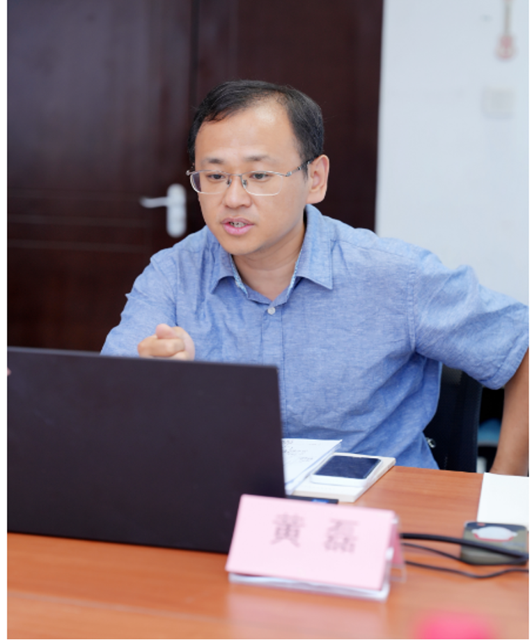 黃磊在會上發言。受訪者供圖